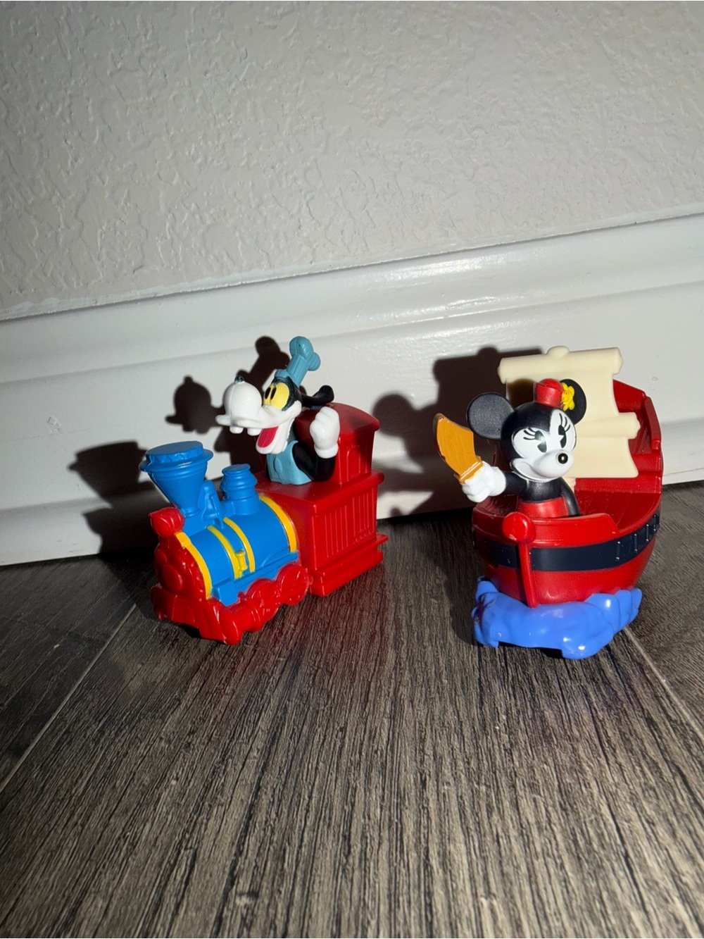 Disney Red & Blue Minnie Boat and Goofy Train Vehicle Set